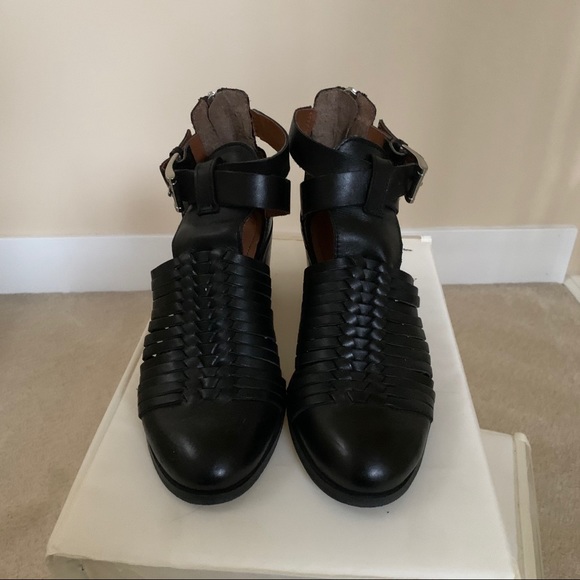 Black Heeled Shoes - Picture 3 of 4